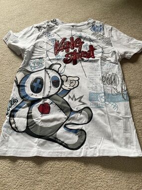 White Short-Sleeve Graphic Tee with Red 'King of Street' Logo